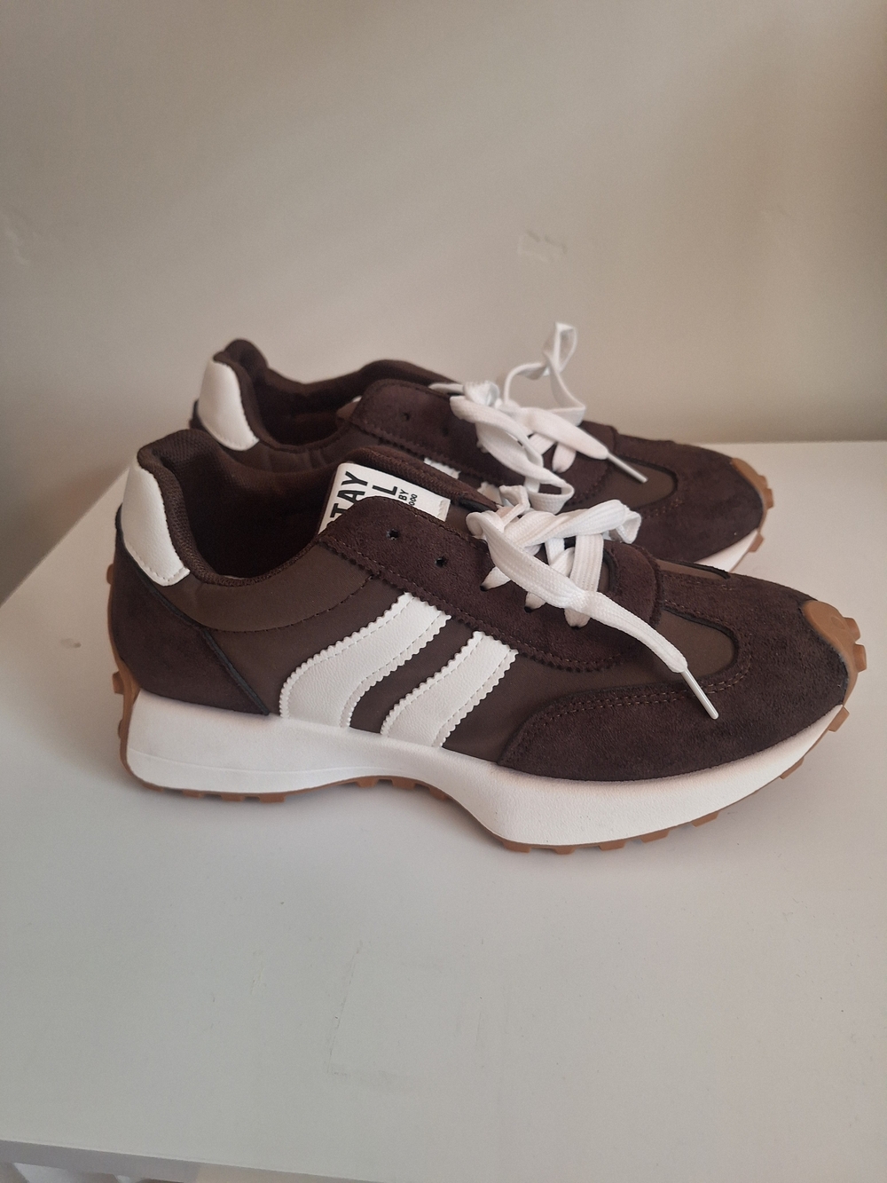Classic Womens Brown Suede Retro Runner with White Accents